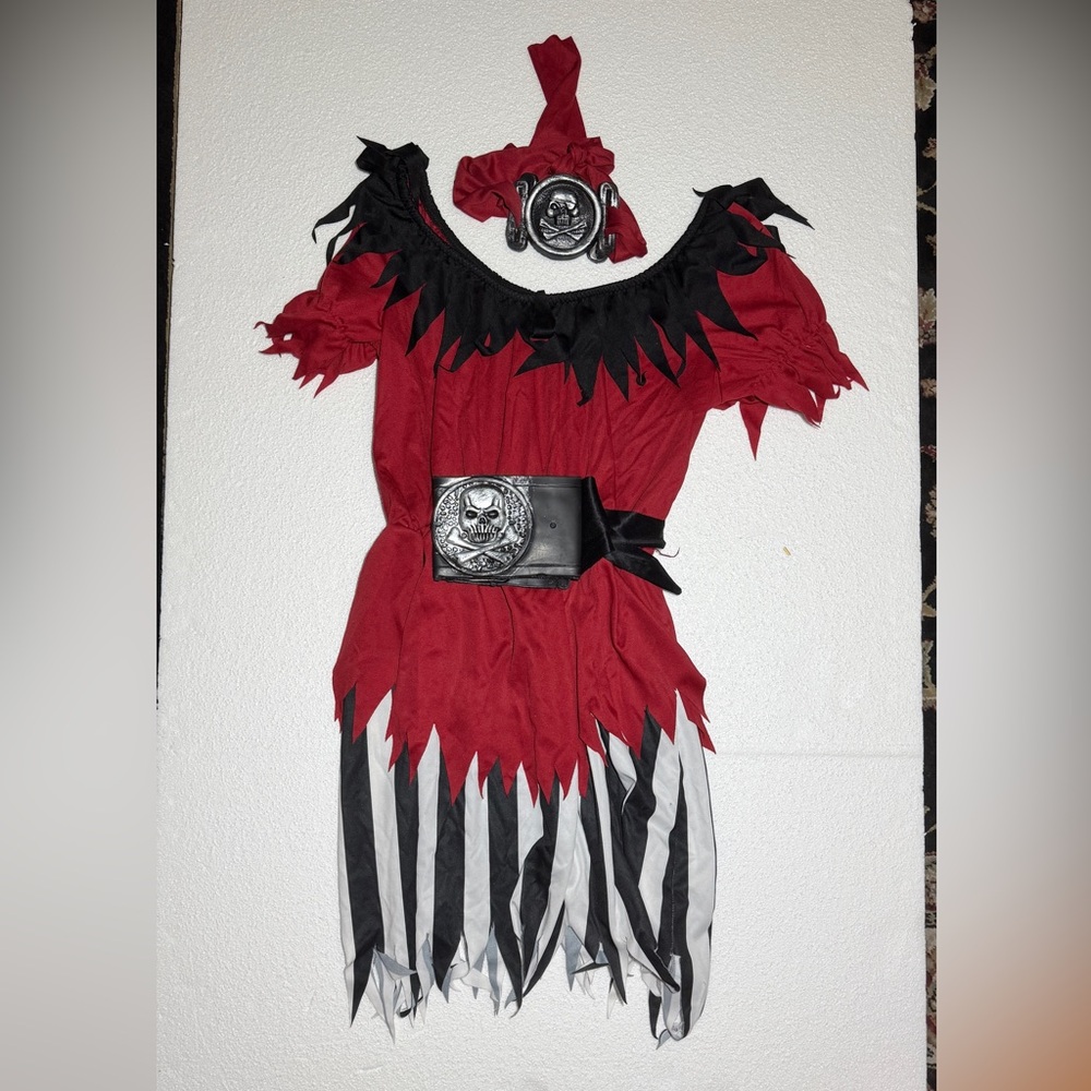 Red and Black Pirate Costume for Women
